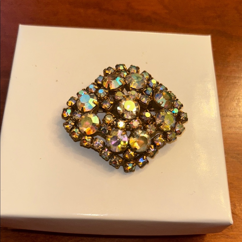 Vintage multi color rhinestone brooch prong set gold tone old money Grandmacore